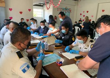 Agentes policiales reciben capacitación sobre archivo de documentos