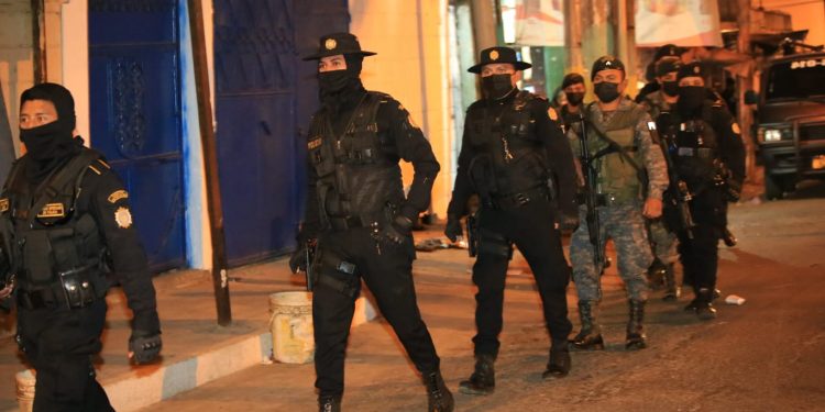 Ejecutan operativos de control y seguridad en diferentes zonas de Mixco