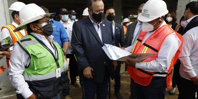 Mandatario manifiesta compromiso de equipar y poner en funcionamiento hospital Taiwán-Chimaltenango