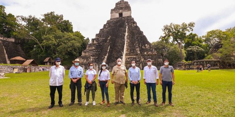 Elaboran propuestas para promover conexión aérea entre Guatemala y México