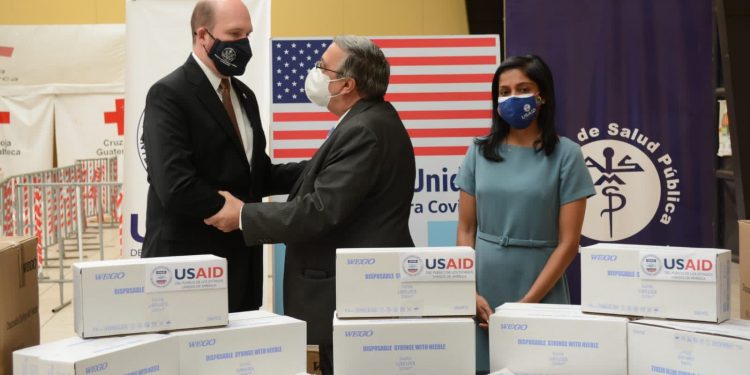 Guatemala recibe donación de 5 millones de jeringas