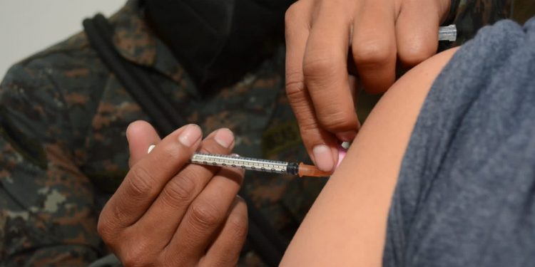 Guatemala supera 14 millones de dosis contra COVID-19 administradas