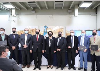 Presentan libro fotográfico “200 legado”, sobre ciudad de Guatemala