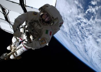 Astronauta de NASA comienza pruebas para volar con tripulación rusa a EEI