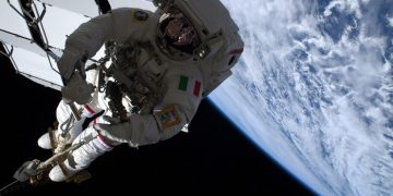 Astronauta de NASA comienza pruebas para volar con tripulación rusa a EEI