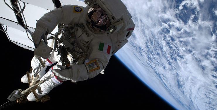 Astronauta de NASA comienza pruebas para volar con tripulación rusa a EEI