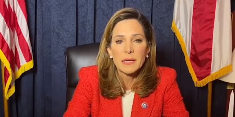 La congresista María Elvira Salazar explicó en redes sociales sobre el contenido de la propuesta de ley.