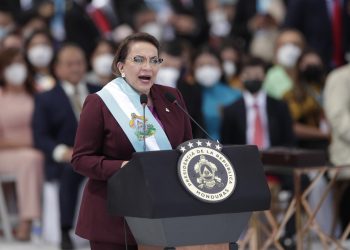 La presidenta de Honduras, Xiomara Castro, durante la toma de posesión.