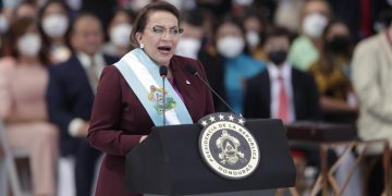 La presidenta de Honduras, Xiomara Castro, durante la toma de posesión.