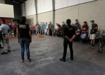 Las autoridades brindaron atención a los migrantes.