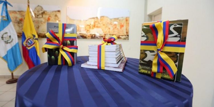 Ecuador dona libros a la Biblioteca Nacional Luis Cardoza y Aragón