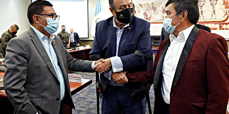 Presidente Giammattei lidera mesa para restablecimiento de la paz en Sololá