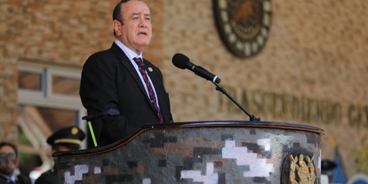 Presidente participa en 171 aniversario de la Batalla de la Arada y el Día de las Fuerzas de Tierra