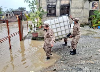 Personal del Ejército de Guatemala ha ayudado a la población afectada tras lluvias y fuertes vientos.