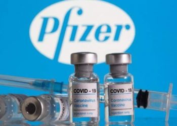 Vacunas Pfizer contra el COVID son seguras para los fetos, según estudio