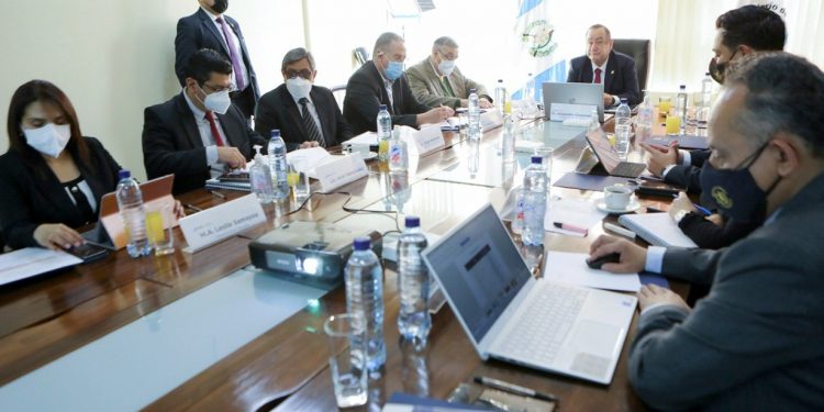 Presidente conoce proyectos del Ministerio de Salud para 2022