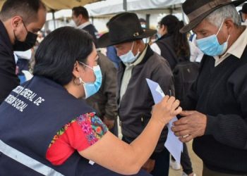 El Programa del Adulto Mayor, tiene como fin mejorar las condiciones de vida de las persona de la tercera edad.