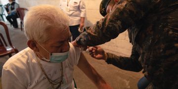 Comienzan jornadas de vacunación contra COVID-19 en mercados de Mixco, Villa Nueva y Palencia