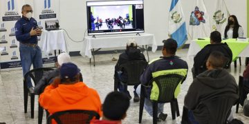Brindan capacitación sobre educación ambiental a trabajadores del vertedero de la zona 3