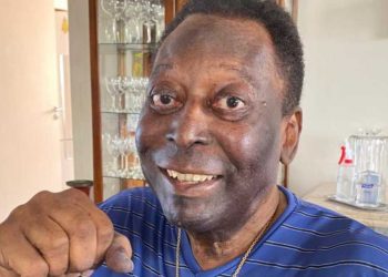 Pelé recibe el alta médica tras recuperarse de una infección urinaria