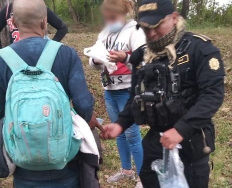 PNC asiste a 15 personas originarias de Venezuela y Colombia