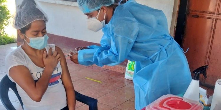 Prosigue inoculación contra COVID-19 en Guatemala