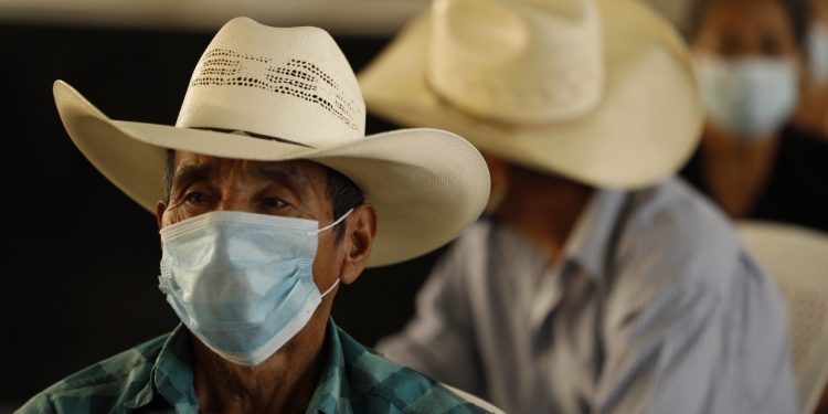 Presidente destaca aporte de los adultos mayores al desarrollo del país