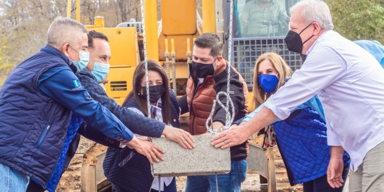 Comienza construcción de escuela Bicentenario en San Antonio La Paz