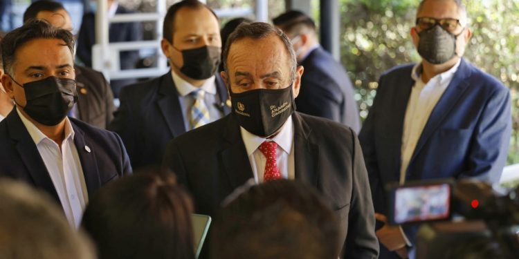 Presidente hace llamado a vacunarse y protegerse contra el COVID-19 en el Día del Cariño