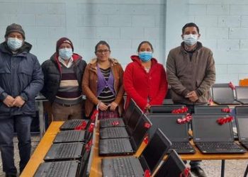 Instituto básico de San Mateo Ixtatán recibe computadoras