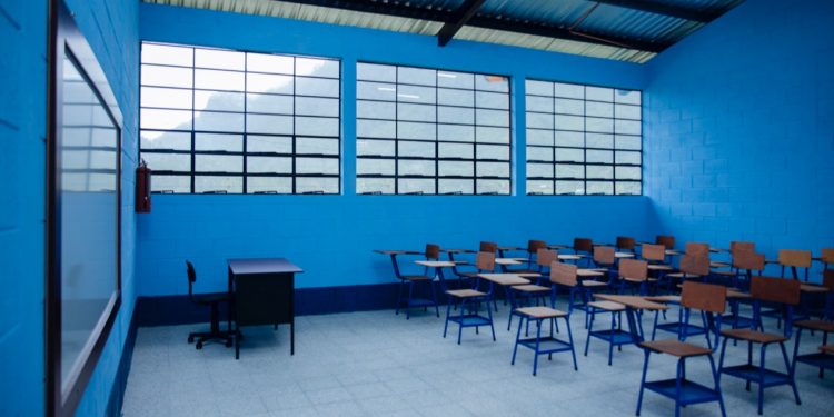 Mejoramiento de escuela primaria favorece a población rural de Senahú