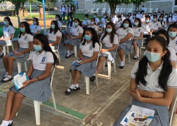 SVET instruye a estudiantes retaltecos sobre la prevención de delitos contra la integridad