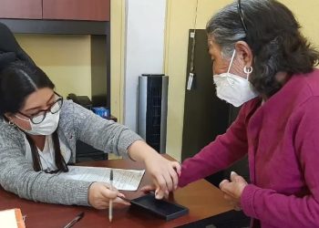 Apoyan a vecinos de Jalapa para inscribirse en Programa de Aporte Económico al Adulto Mayor