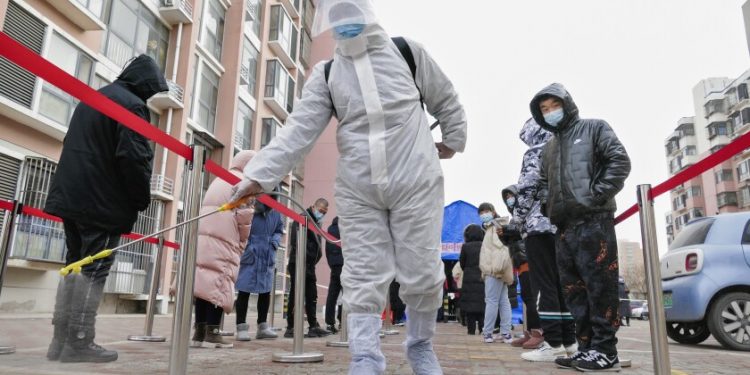 Muertes por covid aumentaron un 9 % en la última semana, según la OMS