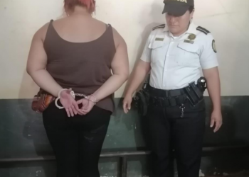 Capturan a mujer señalada de trasladar en vehículo a personas indocumentadas de origen cubano