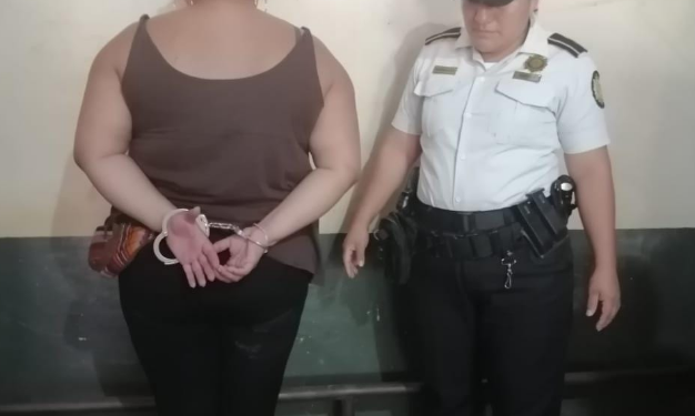 Capturan a mujer señalada de trasladar en vehículo a personas indocumentadas de origen cubano