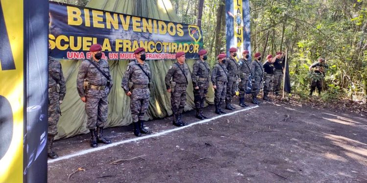 Militares fortalecen sus capacidades a través de curso de francotirador