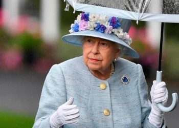 Tratamiento de Isabel II podría incluir antivirales, según medios locales