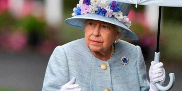 Tratamiento de Isabel II podría incluir antivirales, según medios locales