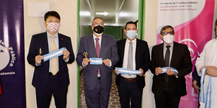 Entregan instalaciones remodeladas del hospital de Amatitlán