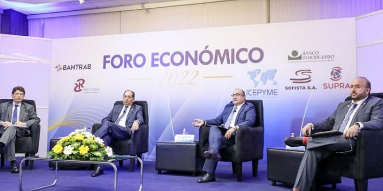 foro económico ICEPYME donde se abordaron las expectativas de desarrollo económico del país