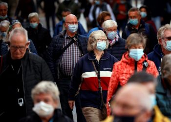 El ECDC reitera que mascarillas reducen transmisión y protegen a vulnerables