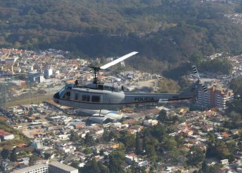 Trasladan vía aérea más de 16 mil dosis de vacunas contra COVID-19 a Huehuetenango