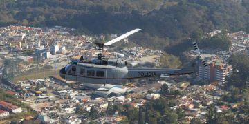 Trasladan vía aérea más de 16 mil dosis de vacunas contra COVID-19 a Huehuetenango