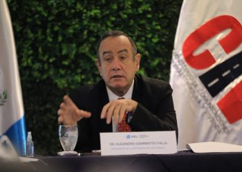 Presidente Giammattei inicia visitas a ministerios de Estado