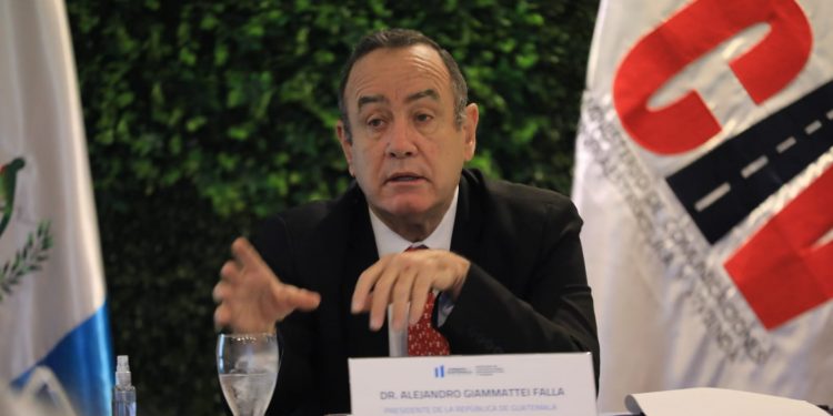 Presidente Giammattei inicia visitas a ministerios de Estado