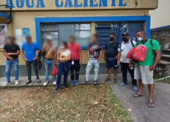 PNC brinda asistencia y remite a Migración a 13 extranjeros