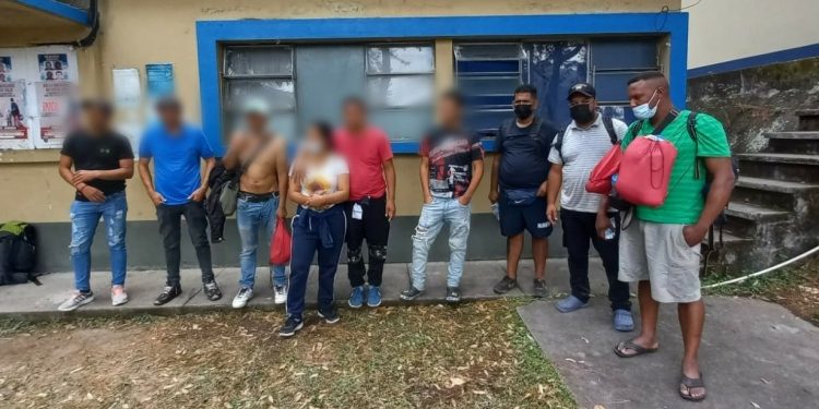 PNC brinda asistencia y remite a Migración a 13 extranjeros