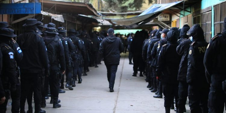 PNC continúa el apoyo en requisas en centros carcelarios./foto: PNC.