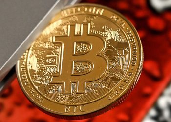 Lanzan alerta mundial por estafas románticas con criptomonedas y otros clics tecnológicos